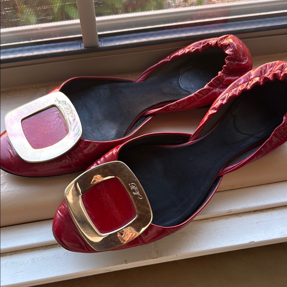 Elegant Red and Gold Flats with Glossy Finish